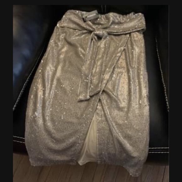 NEW XS metallic skirt from Express - Picture 2 of 3